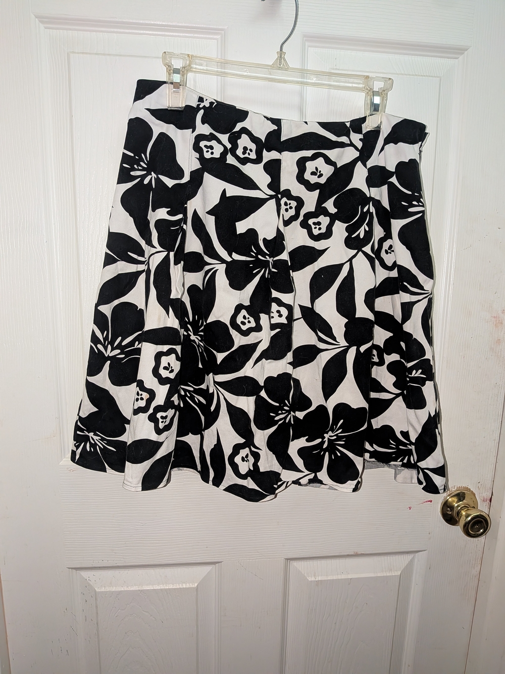 Willi Smith Black & White Floral Circle Skirt